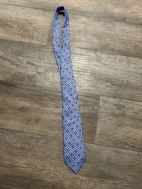 Vineyard vines tie